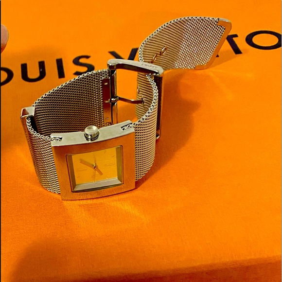 DkNAY watch . Like new . Beautiful on . - Picture 2 of 3